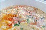 家常美食——以西红柿鸡蛋甜汤（营养美味，易学易做，健康暖胃；美味甜汤，独具特色，快来试试！）
