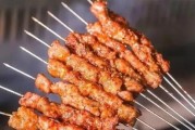 教你如何用碳烤羊肉（羊肉香浓，美味无比，一起来品尝吧！）