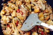 鲜香可口！小公鸡烧毛豆的做法（用小公鸡肉和嫩绿毛豆，烧出一道美味佳肴）