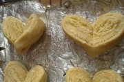 教你如何制作美味的以心心相印椰蓉面包（轻松制作香甜可口的椰蓉面包，让你爱上烘焙）