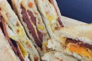 土豆鸡蛋三明治的制作方法（营养丰富的美味早餐/午餐选择）