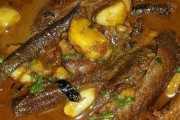 双椒炒泥鳅，美味佳肴（清爽可口的家常菜，以新鲜泥鳅为主角）