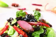 美味可口的肉片木耳青笋做法（一道简单易学的家常美食）