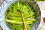 爆炒红薯藤，香鲜可口的美味佳肴（做法简单易学，足不出户享受美食盛宴）