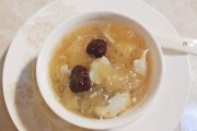 以银耳莲子红枣枸杞百合汤为基础的滋补养生食谱（一碗汤滋养身心，让你轻松迎接每一天）