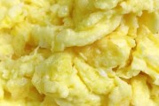 教你轻松做美味玉米蛋捲（玉米蛋捲的做法及技巧，让你的味蕾舞动起来）