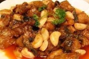 用蒜香调味烹制美味马鲛鱼（传统风味美食的珍馐美味）