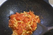 双耳炒蛋，古法烹制的美味佳肴（用传统技法烹制的健康美食）