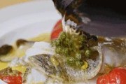 野生鲤鱼炖茶油，鲜香美味的家常菜（探秘茶油的独特魅力）