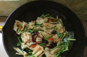 油豆皮拌韭菜，香气四溢（用最简单的材料，轻松做出美食）