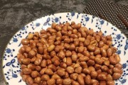 美食达人必学！教你如何制作香酥花生米（做法简单易上手，让你轻松制作美味的小零食）