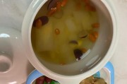 鱼香藕丸的制作方法（做出口感鲜嫩、香辣可口的美食）