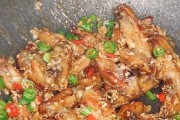 教你如何做出美味的香芹炒鸡翅（香芹与鸡翅的完美结合，健康又美味）